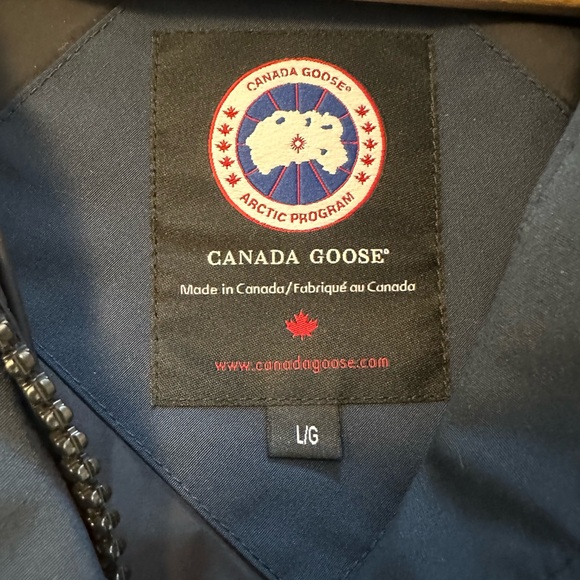 Canada Goose Shelburne Parka, Navy, size L, no fur trim, excellent condition - Picture 10 of 10